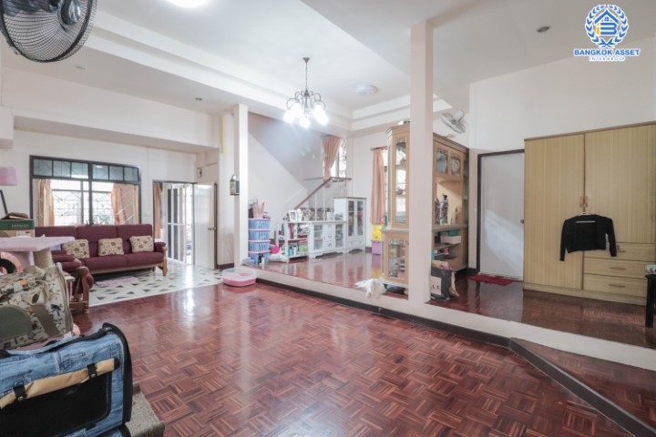 *****บ้านเดี่ยวมือสอง ซ.ประดิษฐ์มนูธรรม7 บนเนื้อที่ 69 ตร.ว. ฟังก์ชัน 4 ห้องนอน 2 ห้องน้ำ จอดรถได้ 2 คัน  บนทำเลเดินทางสะดวก เชื่อมต่อถนนลาดพร้าว และประดิษฐ์มนูธรรม(เลียบทางด่วน) ใกล้รถไฟฟ้าสายสีน้ำเงิน "สถานีลาดพร้าว"